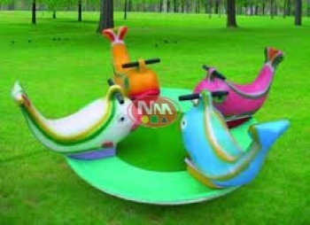 Bập bênh quay 4 cá heo