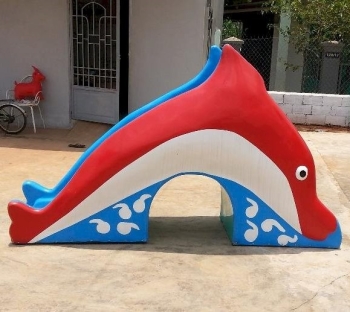 Các mẫu cầu trượt ngoài trời được sử dụng nhiều tại các khu vui chơi